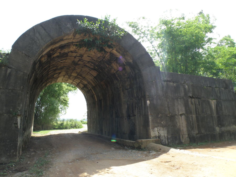 Thanh Nha Ho west gate